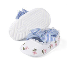Load image into Gallery viewer, Embroidery  Floral Cute Baby Shoes