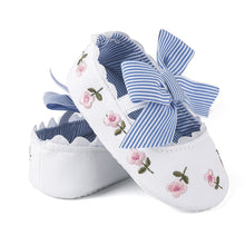 Load image into Gallery viewer, Embroidery  Floral Cute Baby Shoes