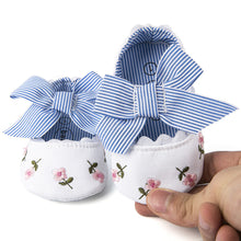 Load image into Gallery viewer, Embroidery  Floral Cute Baby Shoes