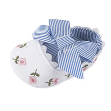 Load image into Gallery viewer, Embroidery  Floral Cute Baby Shoes