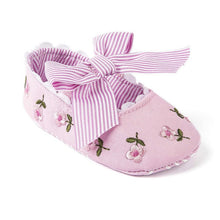 Load image into Gallery viewer, Embroidery  Floral Cute Baby Shoes