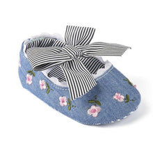 Load image into Gallery viewer, Embroidery  Floral Cute Baby Shoes